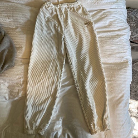 Sisters & Seekers White Sweatpants - Picture 3 of 8